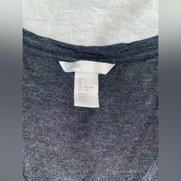 H&M V Neck Shirt - Picture 2 of 5